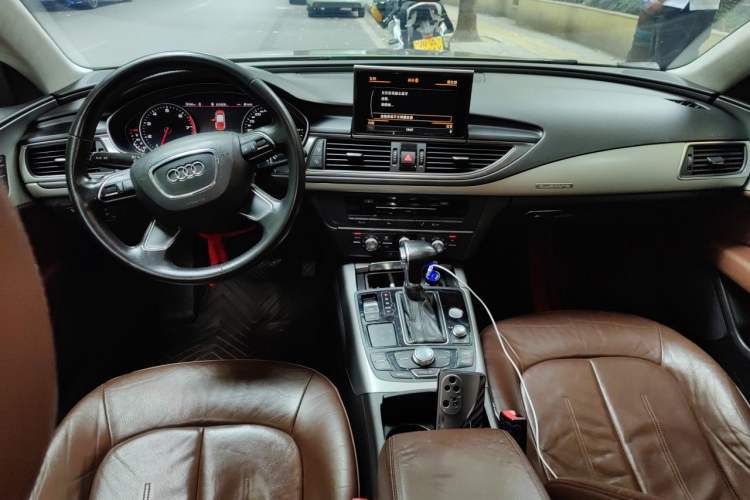 Used Audi A7 2012 2.8FSI quattro Ambition model Center Console