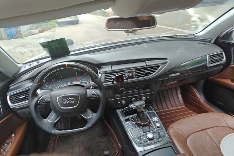 Used Audi A7 2012 2.8FSI quattro Ambition model Center Console