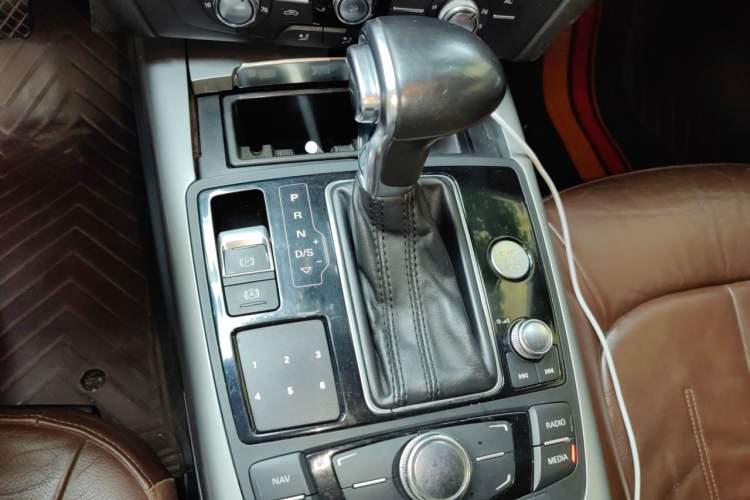 Used Audi A7 2012 2.8FSI quattro Ambition model Gear Lever