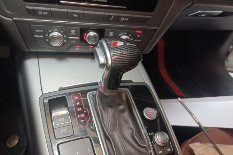 Used Audi A7 2012 2.8FSI quattro Ambition model Gear Lever