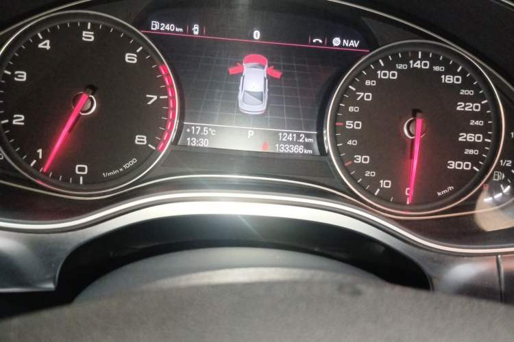 Used Audi A7 2012 2.8FSI quattro Ambition model Odometer Close Up