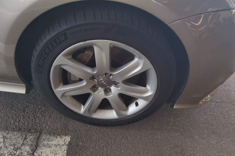 Used Audi A7 2012 3.0TFSI quattro Comfort Edition Right Front Wheel Hub