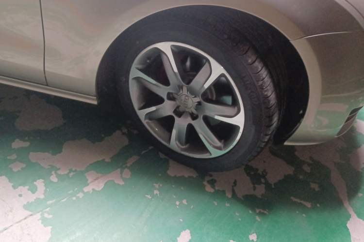 Used Audi A7 2012 2.8FSI quattro Ambition model Right Front Wheel Hub