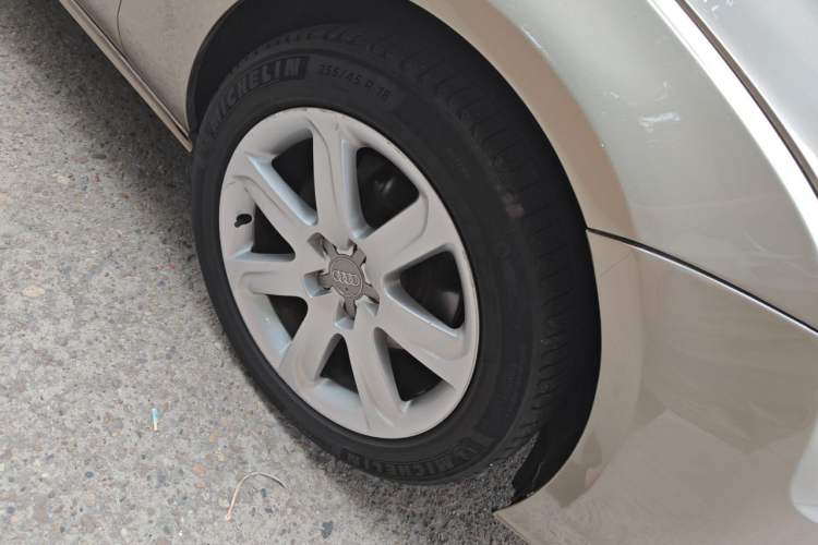 Used Audi A7 2012 2.8FSI quattro Ambition model Right Front Wheel Hub