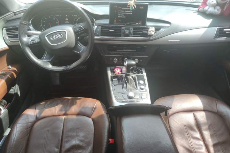 Used Audi A7 2012 2.8FSI quattro Ambition model Center Console