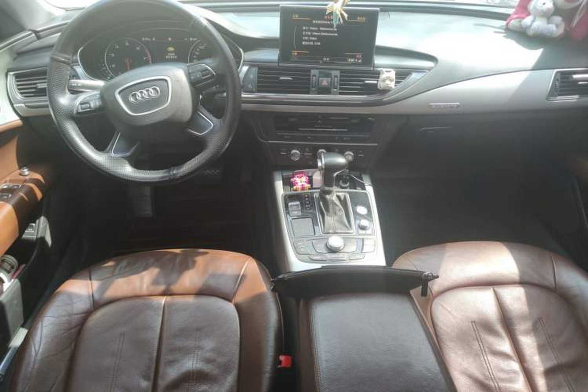 Used Audi A7 2012 2.8FSI quattro Ambition model Center Console