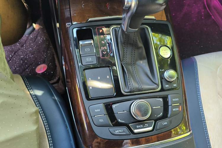Used Audi A7 2012 3.0TFSI quattro Comfort Edition Gear Lever