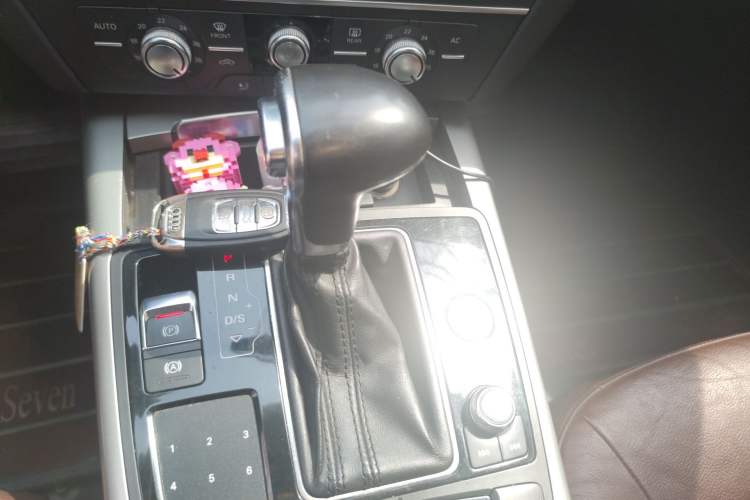Used Audi A7 2012 2.8FSI quattro Ambition model Gear Lever