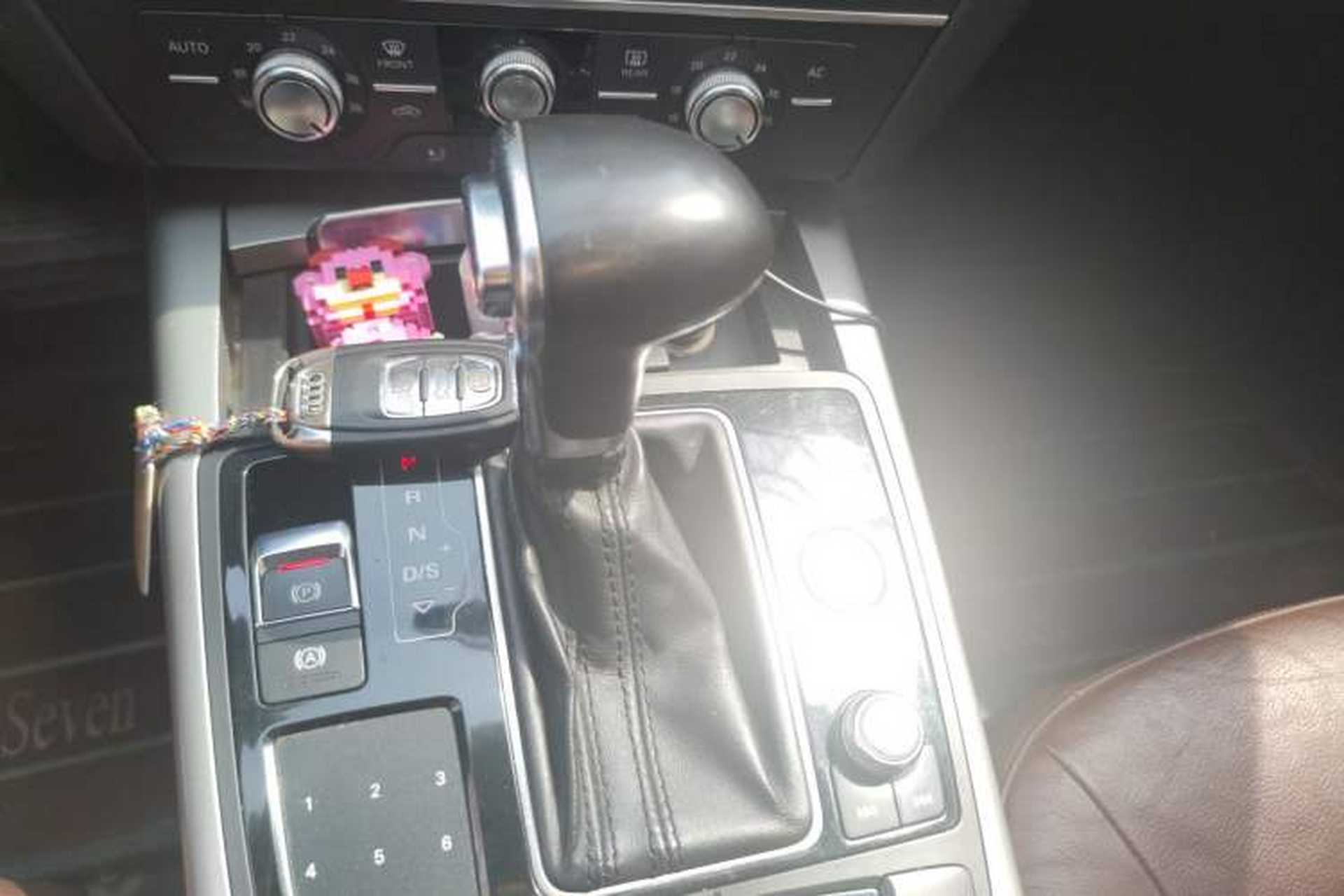 Used Audi A7 2012 2.8FSI quattro Ambition model Gear Lever