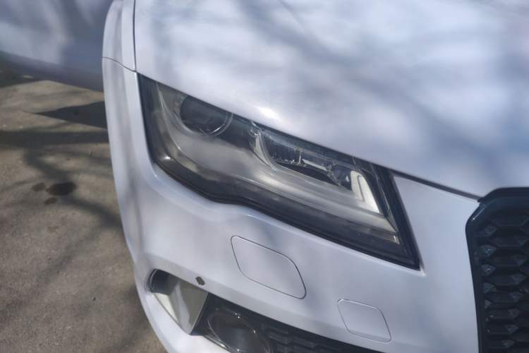 Used Audi A7 2012 2.8FSI quattro Ambition model Right Front Headlight