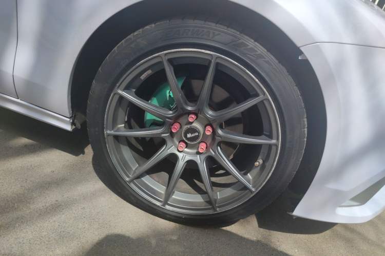Used Audi A7 2012 2.8FSI quattro Ambition model Right Front Wheel Hub