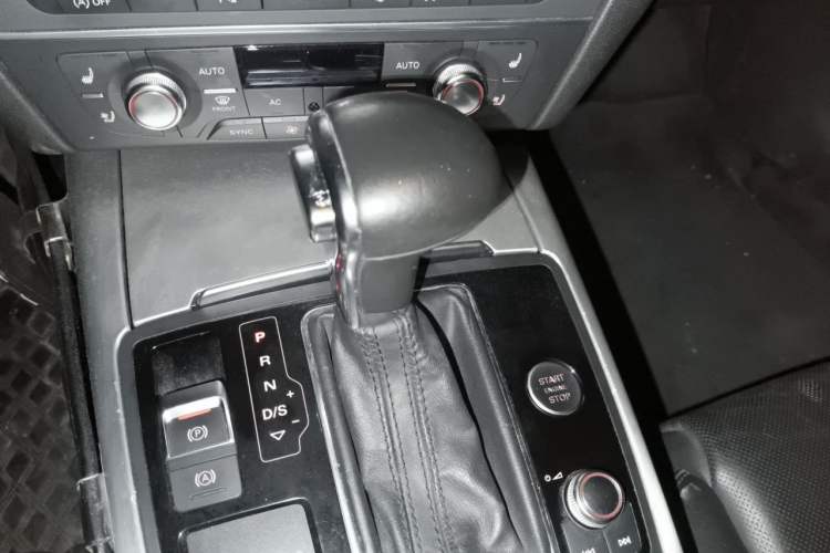 Used Audi A7 2012 3.0TFSI quattro Comfort Edition Gear Lever