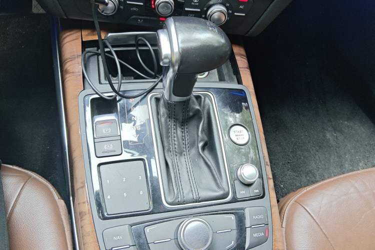 Used Audi A7 2012 3.0TFSI quattro Comfort Edition Gear Lever