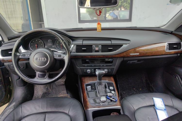 Used Audi A7 2012 3.0TFSI quattro Comfort Edition Center Console