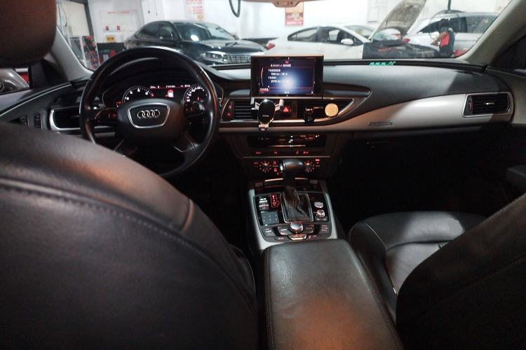 Used Audi A7 2012 2.8FSI quattro Ambition model Center Console