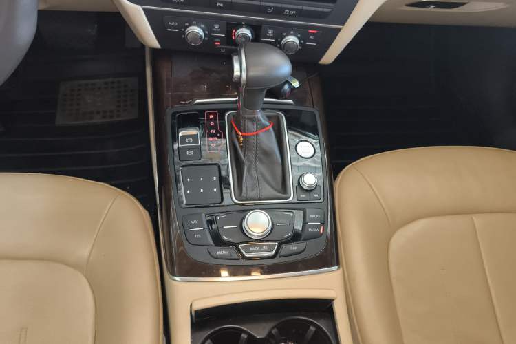 Used Audi A7 2012 3.0TFSI quattro Comfort Edition Gear Lever