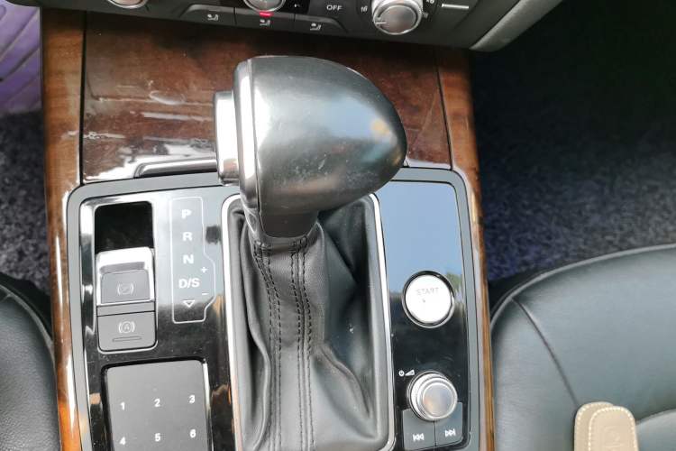 Used Audi A7 2012 3.0TFSI quattro Comfort Edition Gear Lever