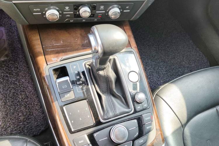Used Audi A7 2012 3.0TFSI quattro Comfort Edition Gear Lever