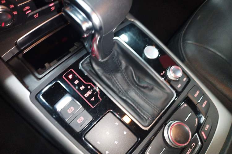 Used Audi A7 2012 2.8FSI quattro Ambition model Gear Lever