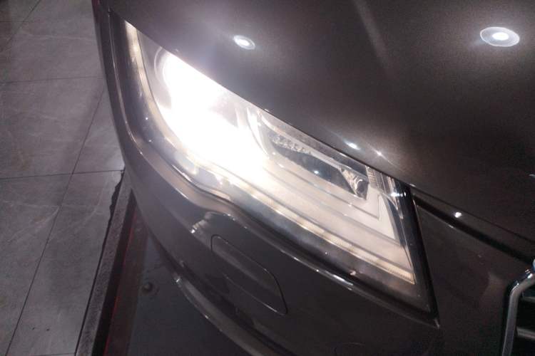 Used Audi A7 2012 2.8FSI quattro Ambition model Right Front Headlight