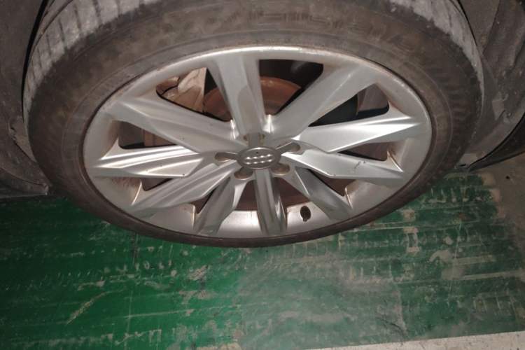 Used Audi A7 2012 3.0TFSI quattro Comfort Edition Right Front Wheel Hub