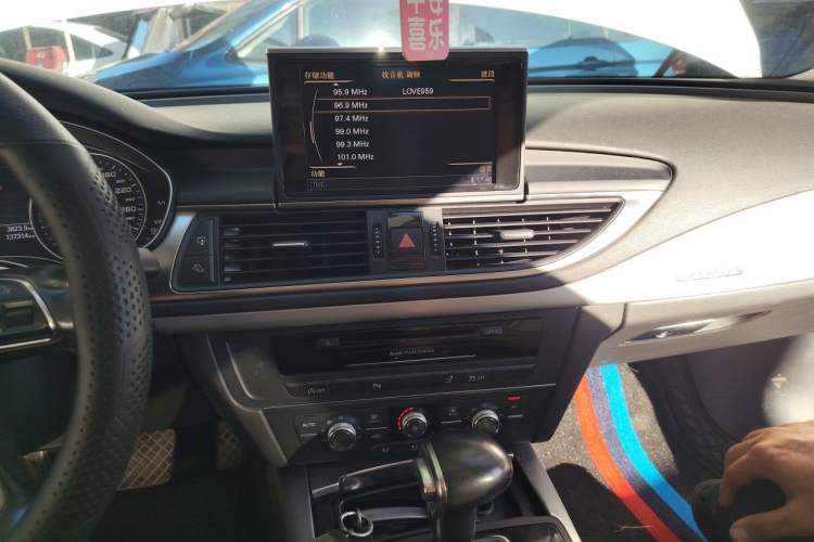 Used Audi A7 2012 2.8FSI quattro Ambition model Audio And AC Panel