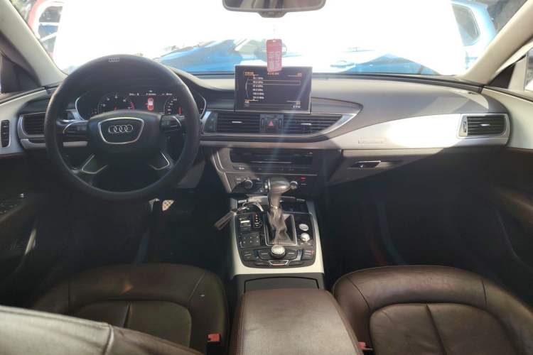 Used Audi A7 2012 2.8FSI quattro Ambition model Center Console