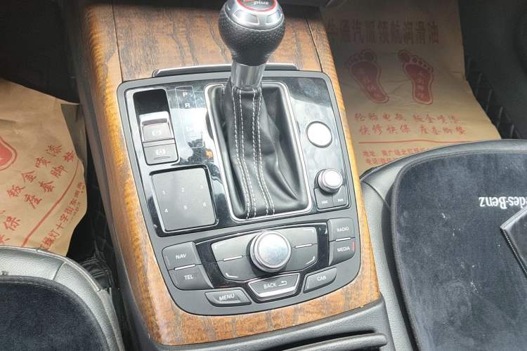 Used Audi A7 2012 2.8FSI quattro Ambition model Gear Lever