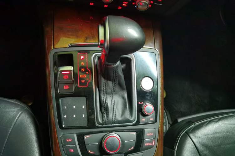 Used Audi A7 2012 3.0TFSI quattro Comfort Edition Gear Lever