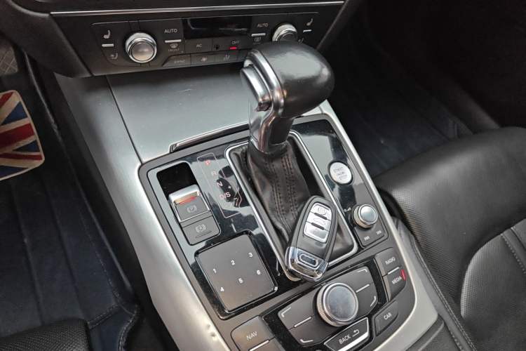 Used Audi A7 2012 3.0TFSI quattro Luxury Edition Gear Lever
