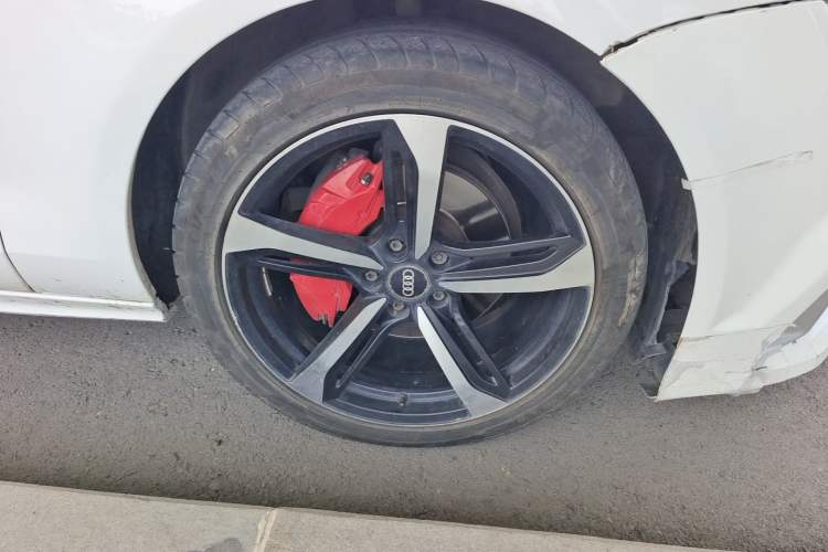 Used Audi A7 2012 2.8FSI quattro Ambition model Right Front Wheel Hub