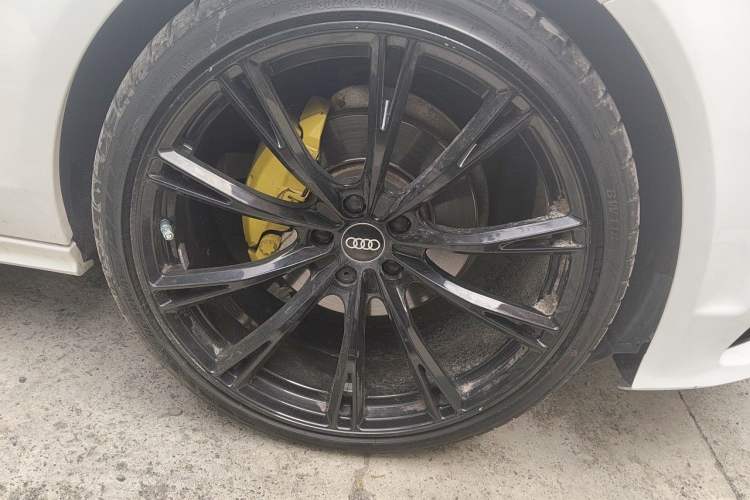 Used Audi A7 2012 2.8FSI quattro Ambition model Right Front Wheel Hub