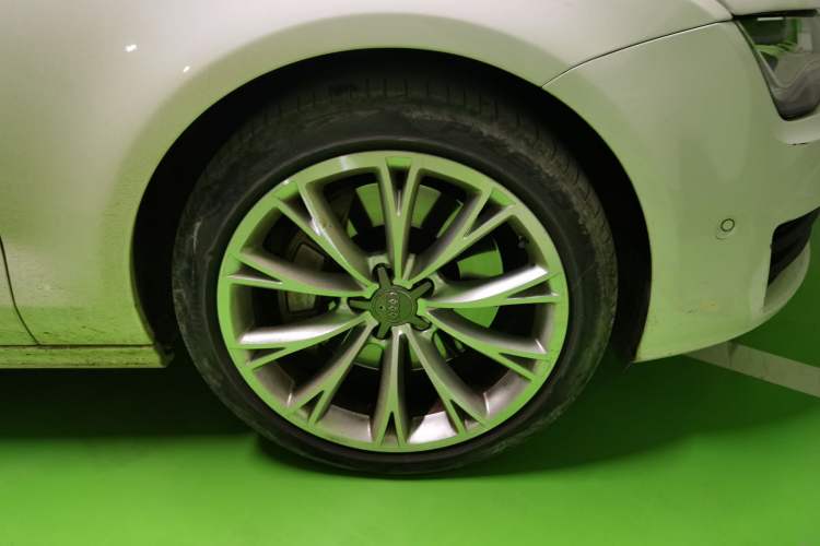 Used Audi A7 2012 3.0TFSI quattro Comfort Edition Right Front Wheel Hub