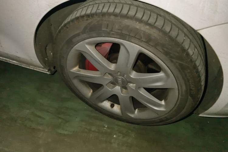 Used Audi A7 2012 3.0TFSI quattro Comfort Edition Right Front Wheel Hub