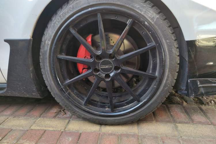 Used Audi A7 2012 2.8FSI quattro Ambition model Right Front Wheel Hub