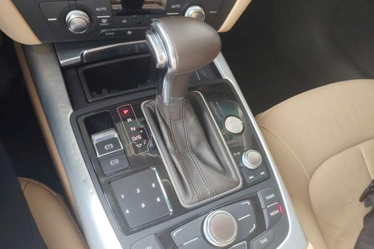 Used Audi A7 2012 2.8FSI quattro Ambition model Gear Lever