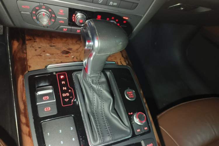 Used Audi A7 2012 3.0TFSI quattro Comfort Edition Gear Lever