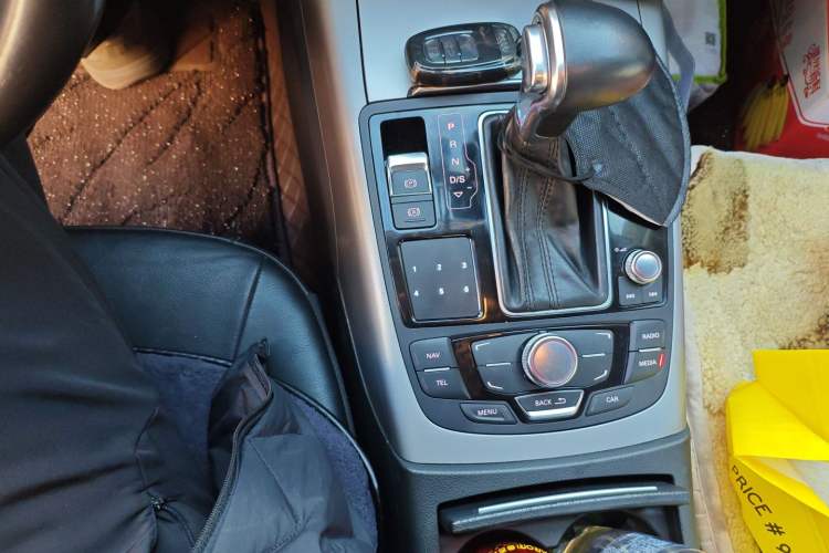 Used Audi A7 2012 2.8FSI quattro Ambition model Gear Lever