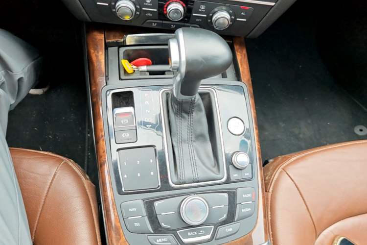 Used Audi A7 2012 3.0TFSI quattro Comfort Edition Gear Lever