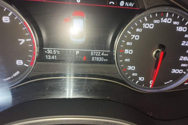 Used Audi A7 2012 3.0TFSI quattro Comfort Edition Odometer Close Up