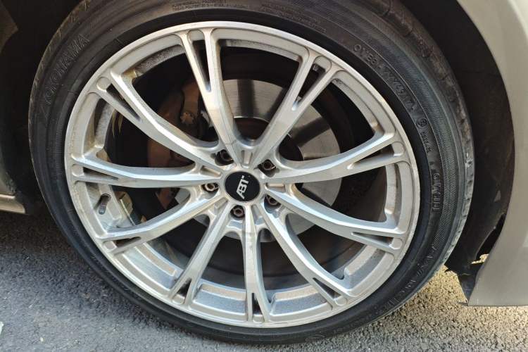 Used Audi A7 2012 2.8FSI quattro Ambition model Right Front Wheel Hub