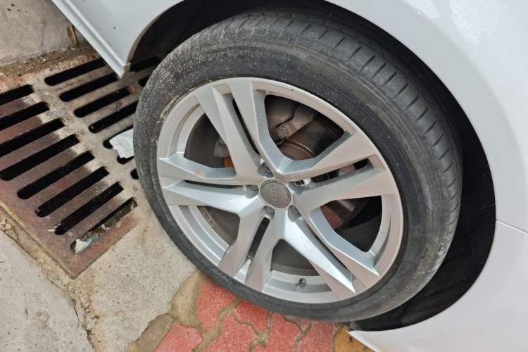 Used Audi A7 2012 2.8FSI quattro Ambition model Right Front Wheel Hub
