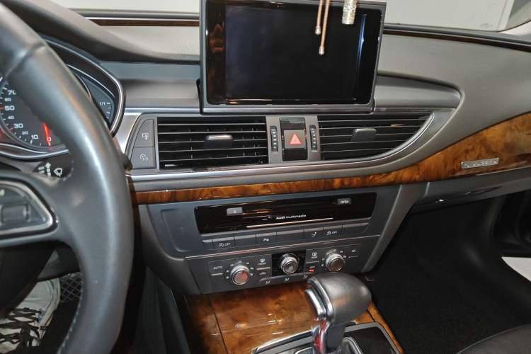 Used Audi A7 2013 50 TFSI quattro Comfort trim Audio And AC Panel