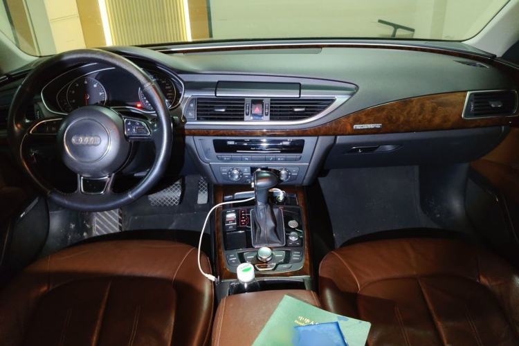 Used Audi A7 2013 50 TFSI quattro Comfort trim Center Console