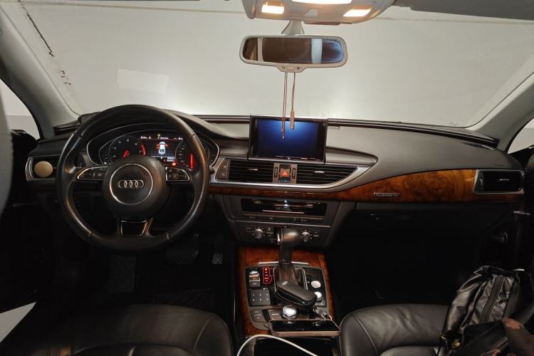 Used Audi A7 2013 50 TFSI quattro Comfort trim Center Console