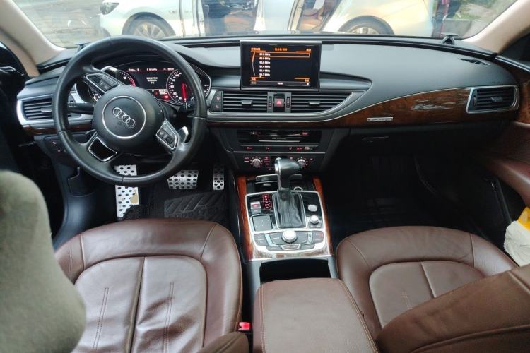 Used Audi A7 2013 50 TFSI quattro Comfort trim Center Console