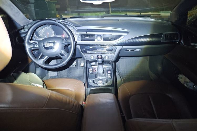 Used Audi A7 2013 30 FSI Standard Edition Center Console