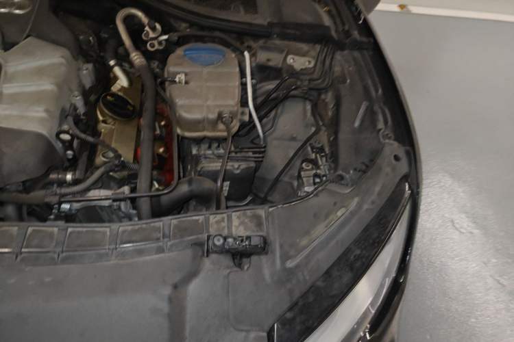 Used Audi A7 2013 50 TFSI quattro Comfort trim Engine Bay Left