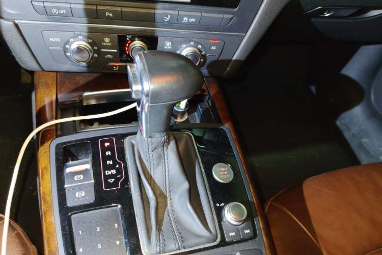 Used Audi A7 2013 50 TFSI quattro Comfort trim Gear Lever