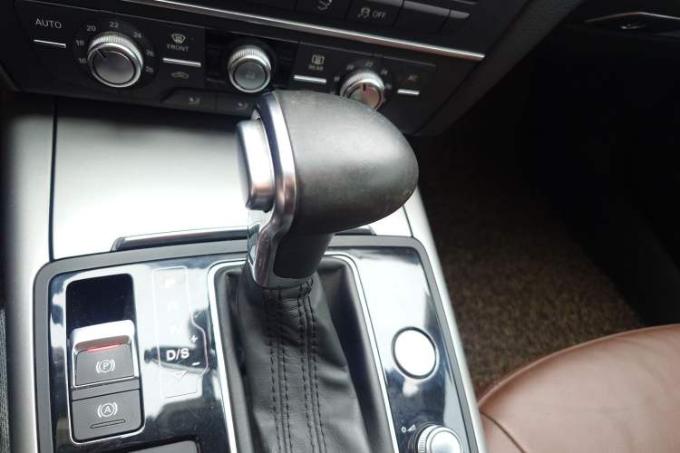 Used Audi A7 2013 35 FSI quattro Ambition Edition Gear Lever